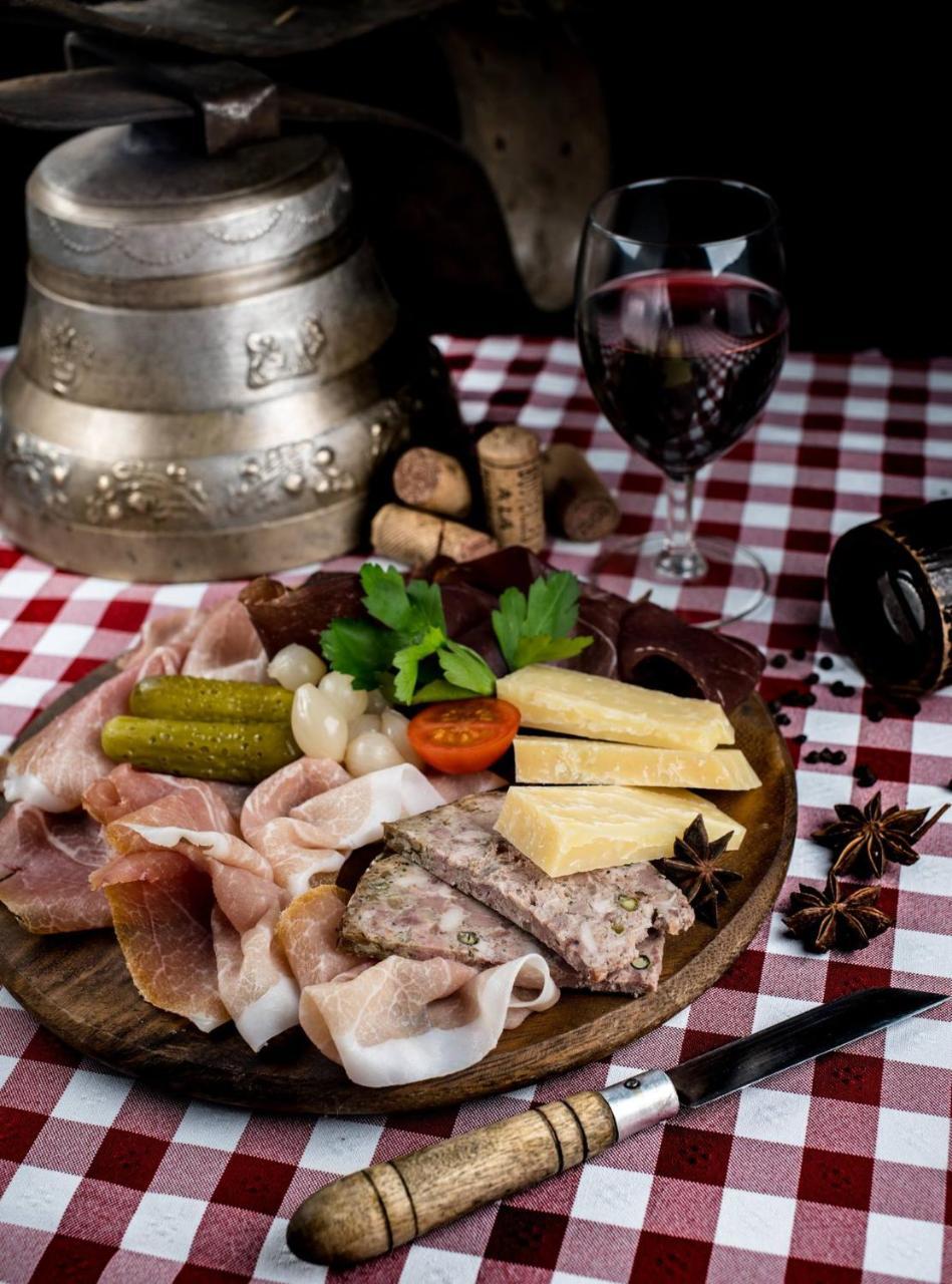 Evionnaz B&B Restaurant Le Pernollet מראה חיצוני תמונה