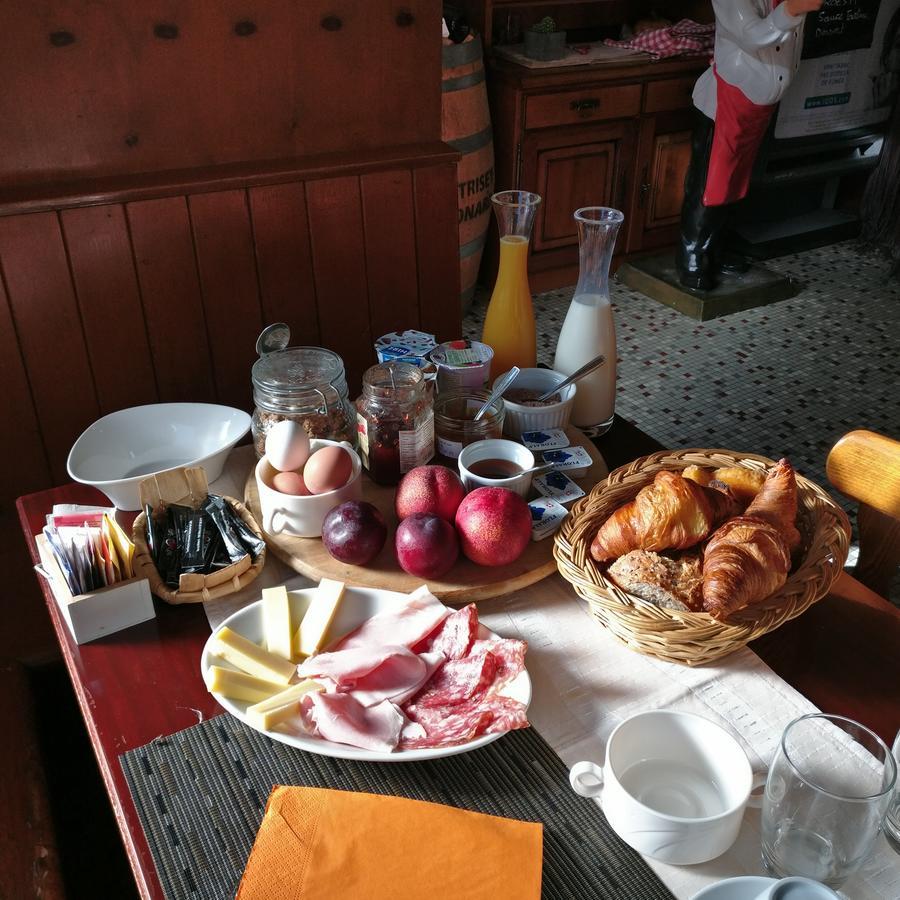 Evionnaz B&B Restaurant Le Pernollet מראה חיצוני תמונה